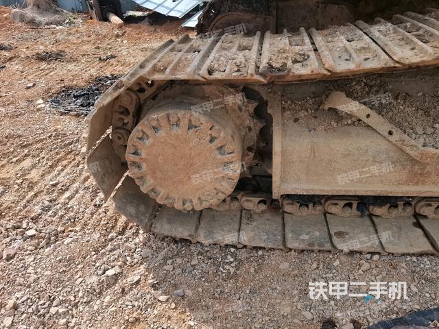 右驅(qū)動輪（行走機(jī)構(gòu)）