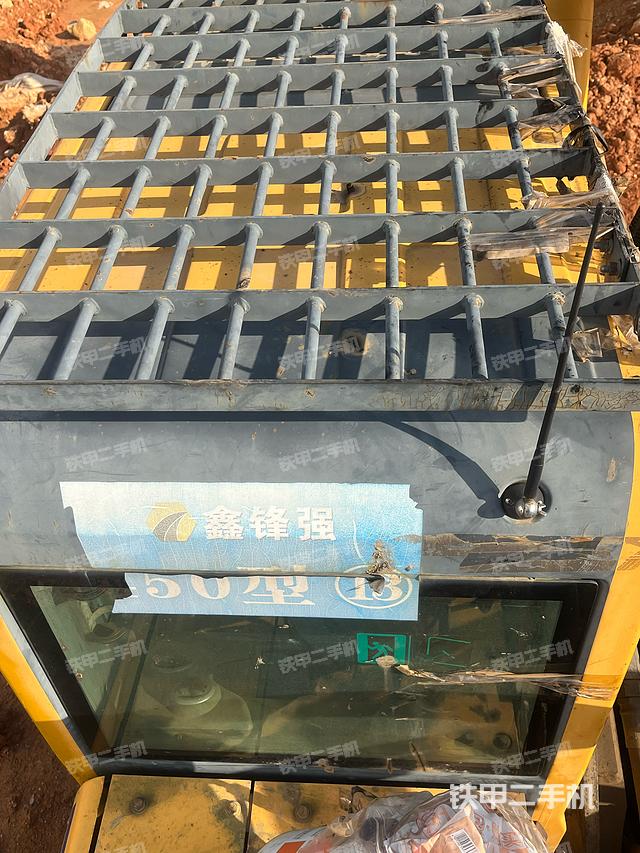 駕駛室整體（整機(jī)外觀）