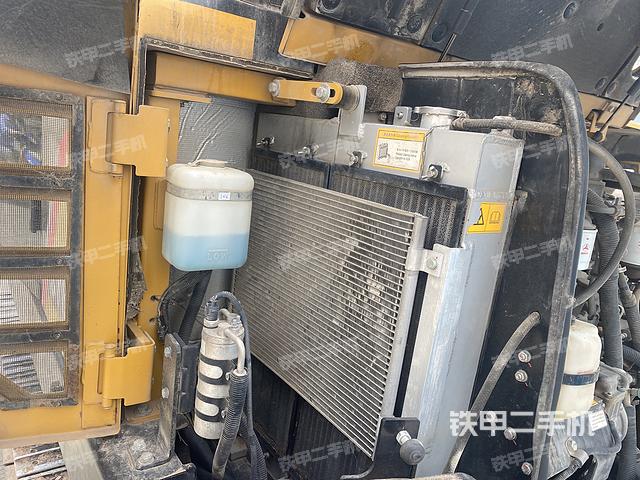 回轉(zhuǎn)馬達(dá)和主控閥(整機(jī)外觀) 回轉(zhuǎn)馬達(dá)和主控閥(整機(jī)外觀)