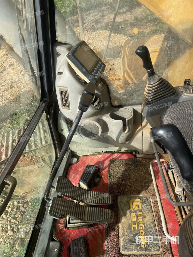 座椅后部(駕駛室部分) 座椅后部(駕駛室部分)