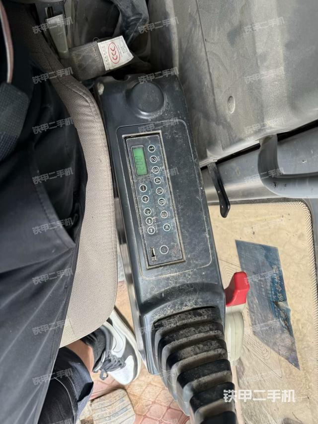 座椅左側(cè)控制臺(tái)/音響/含左手柄（駕駛室部分）