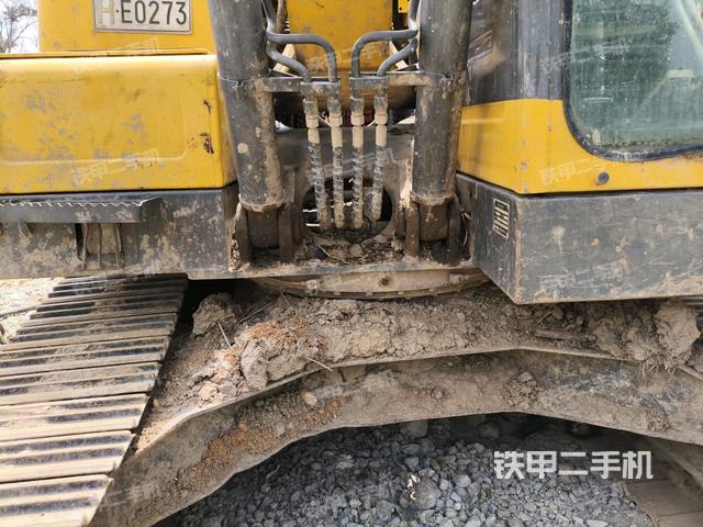 轉(zhuǎn)盤和下車架正前(工作和回轉(zhuǎn)裝置) 轉(zhuǎn)盤和下車架正前(工作和回轉(zhuǎn)裝置)