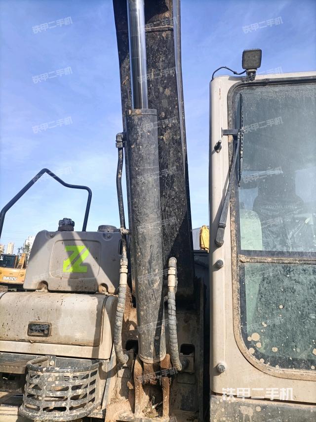 大臂根部?斜（工作和回轉(zhuǎn)裝置）