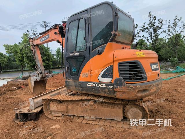 左后45(整機(jī)外觀) 左后45(整機(jī)外觀)