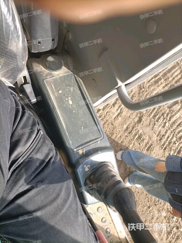 座椅左側(cè)控制臺(tái)/音響/含左手柄（駕駛室部分）