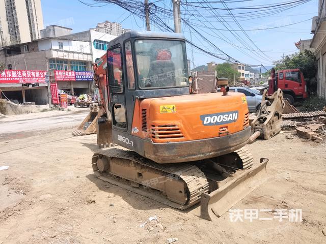 左后45(整機(jī)外觀) 左后45(整機(jī)外觀)