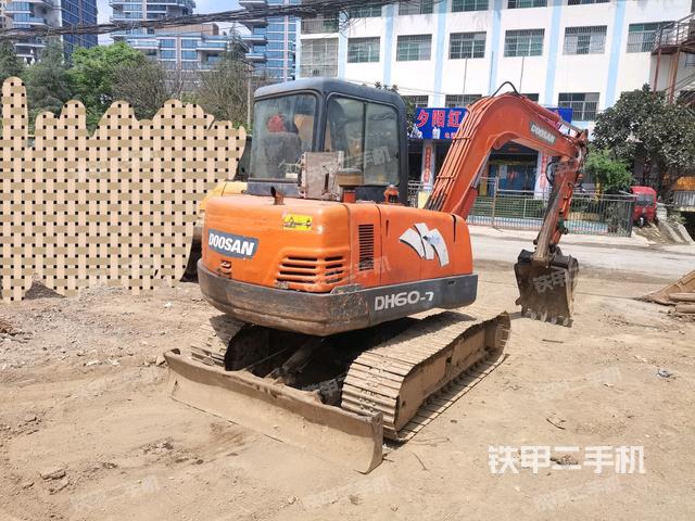 右后45(整機(jī)外觀) 右后45(整機(jī)外觀)