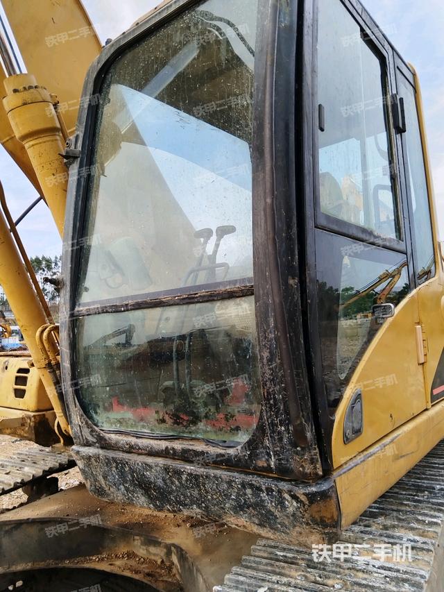 駕駛室整體（整機外觀）