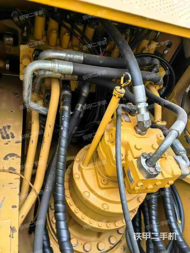 回轉(zhuǎn)馬達和主控閥（整機外觀）