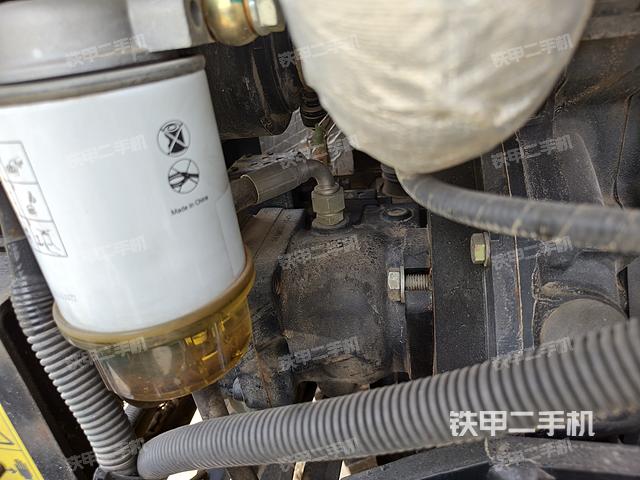 回轉(zhuǎn)馬達(dá)和主控閥（整機(jī)外觀）