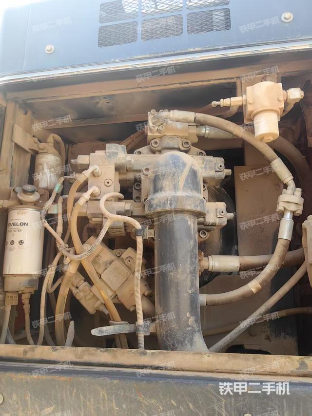 液壓泵艙室正面整體（整機(jī)外觀(guān)）