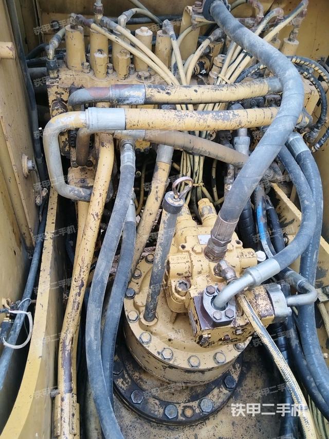 回轉(zhuǎn)馬達和主控閥（整機外觀）