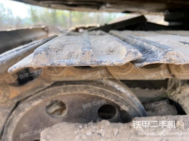 單側(cè)履帶整體(整機(jī)外觀) 單側(cè)履帶整體(整機(jī)外觀)