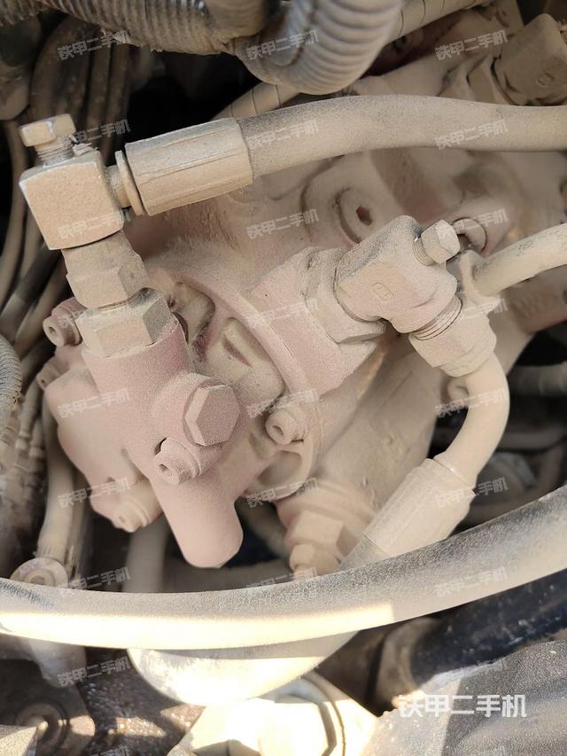 液壓泵艙室正面整體(整機(jī)外觀) 液壓泵艙室正面整體(整機(jī)外觀)