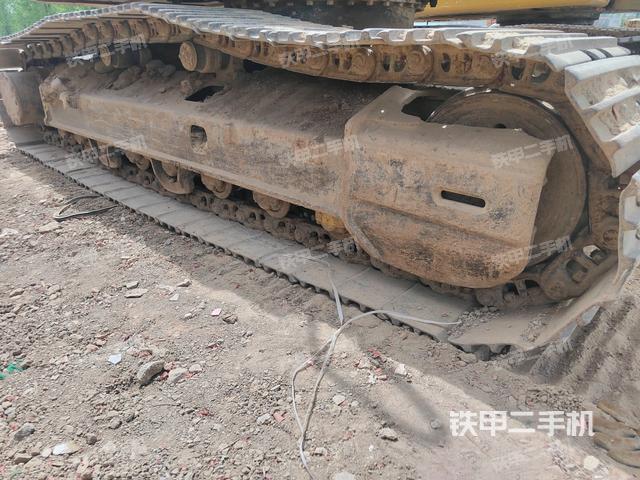 單側(cè)履帶整體(整機(jī)外觀) 單側(cè)履帶整體(整機(jī)外觀)