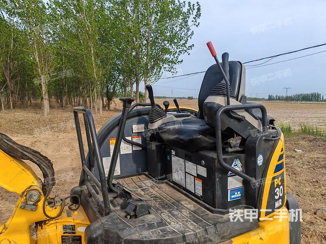 駕駛室頂部（整機外觀）