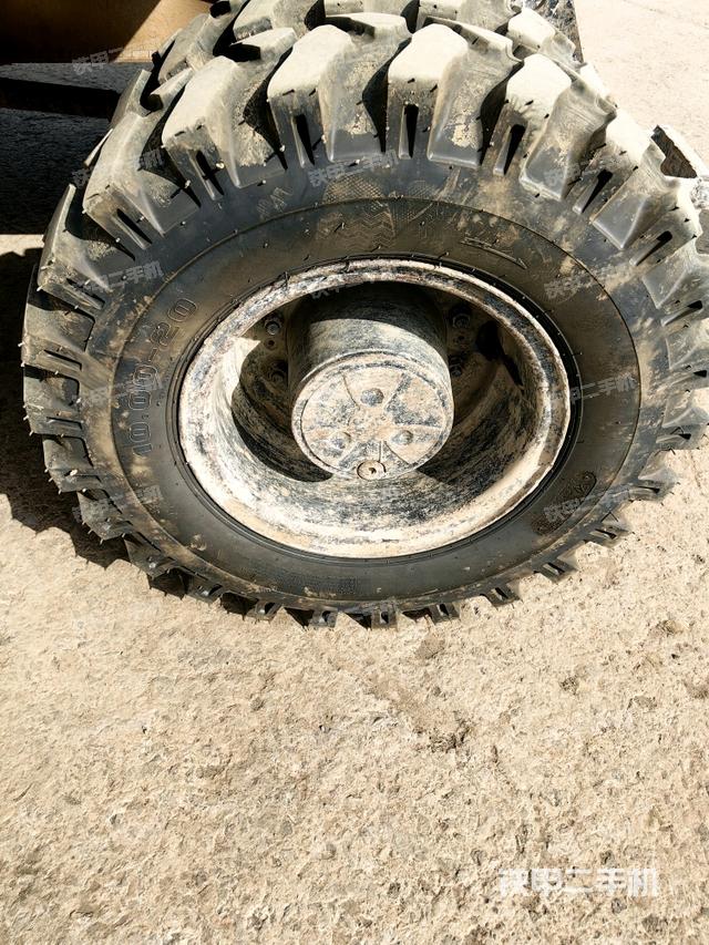 左驅(qū)動輪（行走機(jī)構(gòu)）