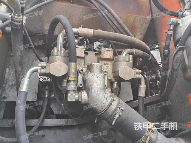 液壓泵艙室正面整體(整機(jī)外觀) 液壓泵艙室正面整體(整機(jī)外觀)