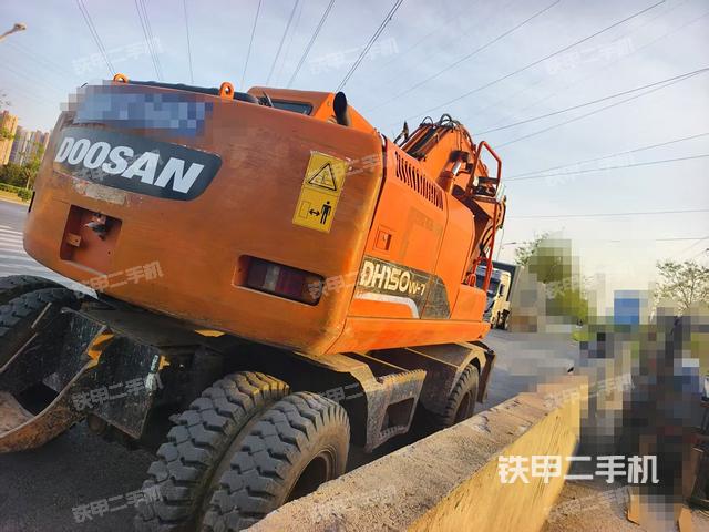 整機(jī)右后45°(整機(jī)外觀) 整機(jī)右后45°(整機(jī)外觀)