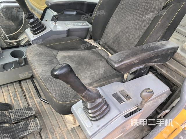 座椅右側(cè)控制臺(tái)/鑰匙門/油門/含右手柄（駕駛室部分）