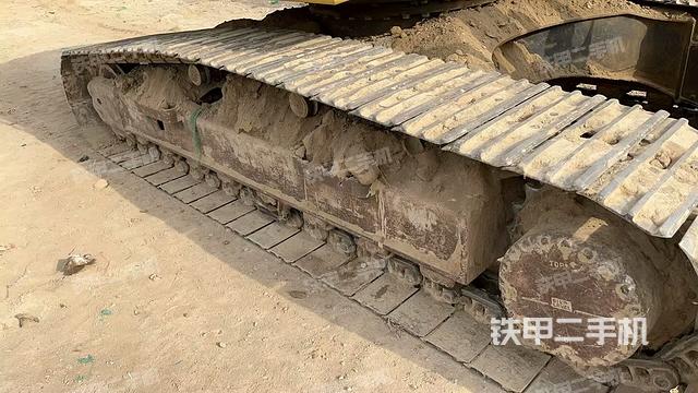 單側(cè)履帶整體(整機外觀) 單側(cè)履帶整體(整機外觀)