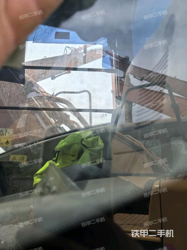 后窗玻璃角標(駕駛室部分) 后窗玻璃角標(駕駛室部分)