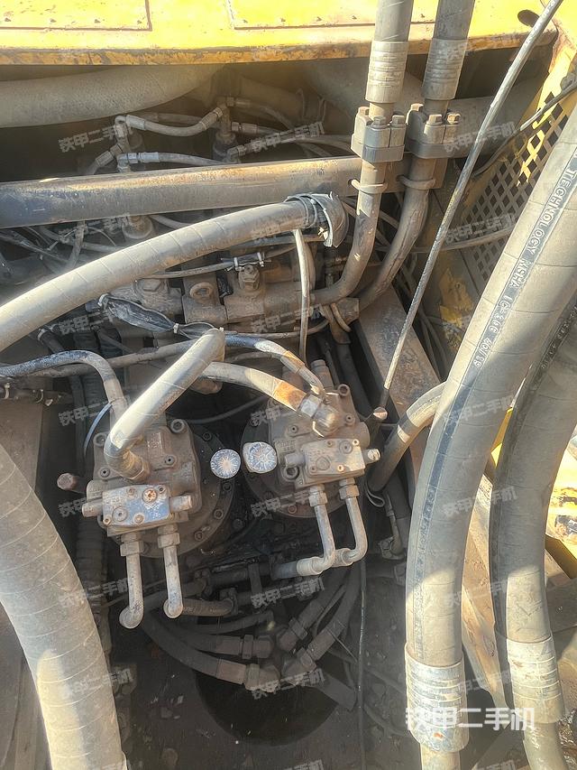 回轉(zhuǎn)馬達(dá)和主控閥（整機(jī)外觀）