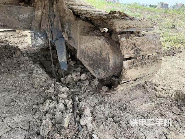 右側(cè)履帶整體?（行走機(jī)構(gòu)）