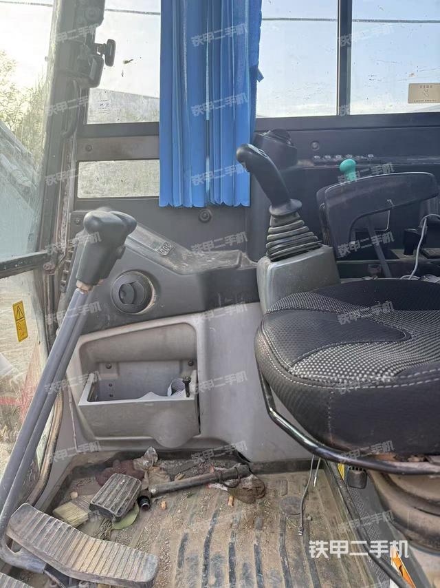 駕駛室整體（整機外觀）