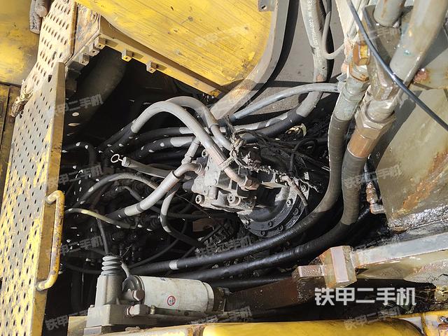 回转马达和主控阀（整机外观）