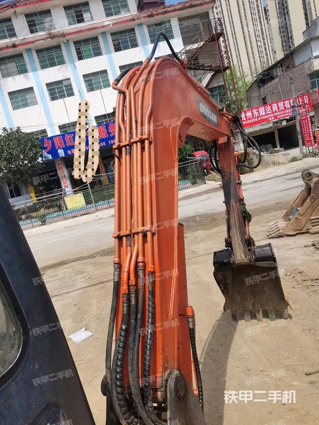 大臂背部俯視(工作和回轉(zhuǎn)裝置) 大臂背部俯視(工作和回轉(zhuǎn)裝置)