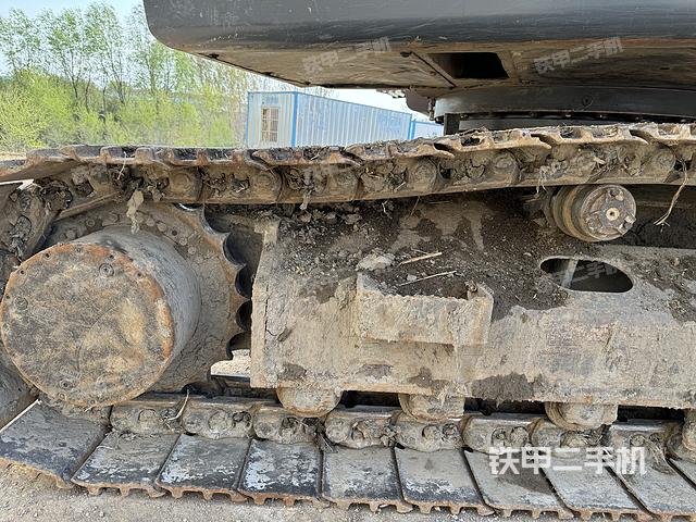 單側(cè)履帶整體(整機(jī)外觀) 單側(cè)履帶整體(整機(jī)外觀)