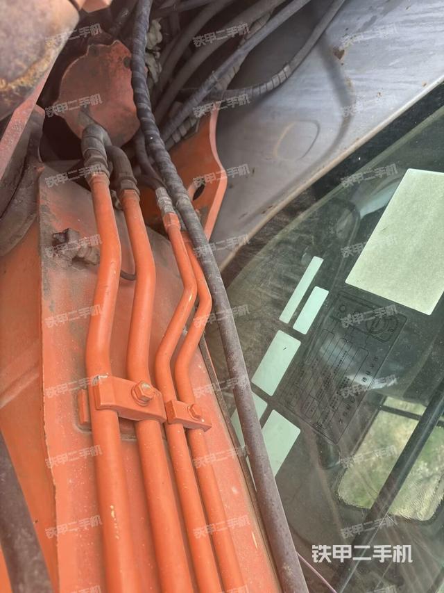 大臂背部俯視(工作和回轉(zhuǎn)裝置) 大臂背部俯視(工作和回轉(zhuǎn)裝置)