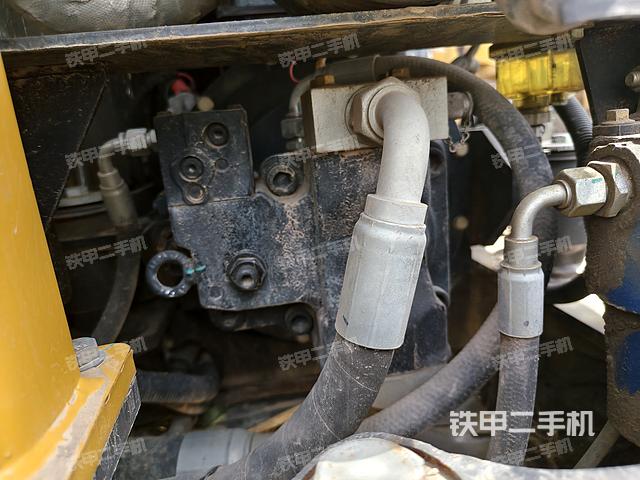 液壓泵艙室正面整體（整機(jī)外觀）