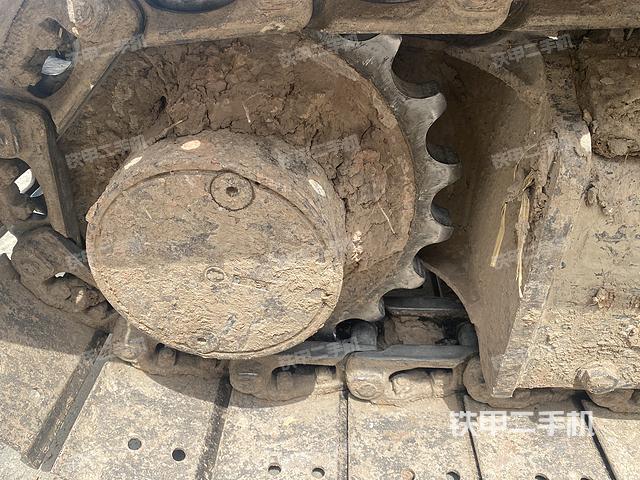 單側(cè)履帶整體(整機(jī)外觀) 單側(cè)履帶整體(整機(jī)外觀)