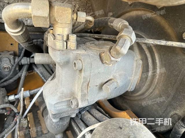 液壓泵艙室正面整體(整機外觀) 液壓泵艙室正面整體(整機外觀)