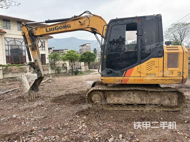 鏟斗右后整體（工作和回轉(zhuǎn)裝置）