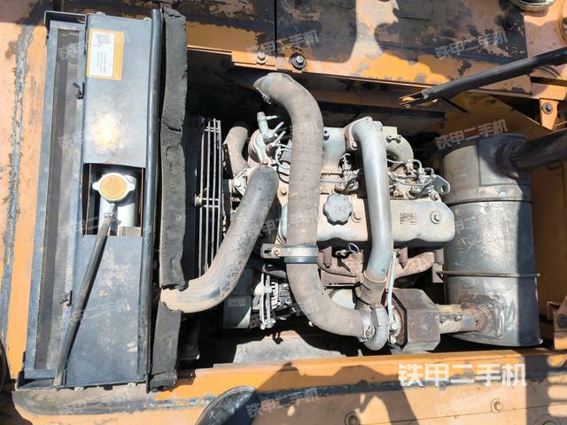 液壓泵艙室正面整體(整機(jī)外觀) 液壓泵艙室正面整體(整機(jī)外觀)