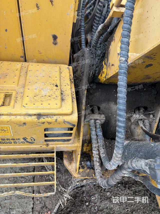 大臂根部?斜（工作和回轉(zhuǎn)裝置）