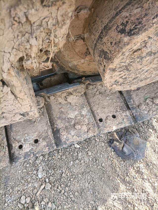 左驅(qū)動(dòng)輪（行走機(jī)構(gòu)）