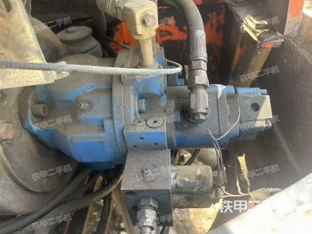 液壓泵艙室正面整體（整機(jī)外觀）