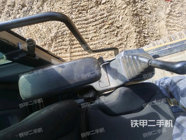 座椅左側(cè)控制臺(tái)/音響/含左手柄(駕駛室部分) 座椅左側(cè)控制臺(tái)/音響/含左手柄(駕駛室部分)