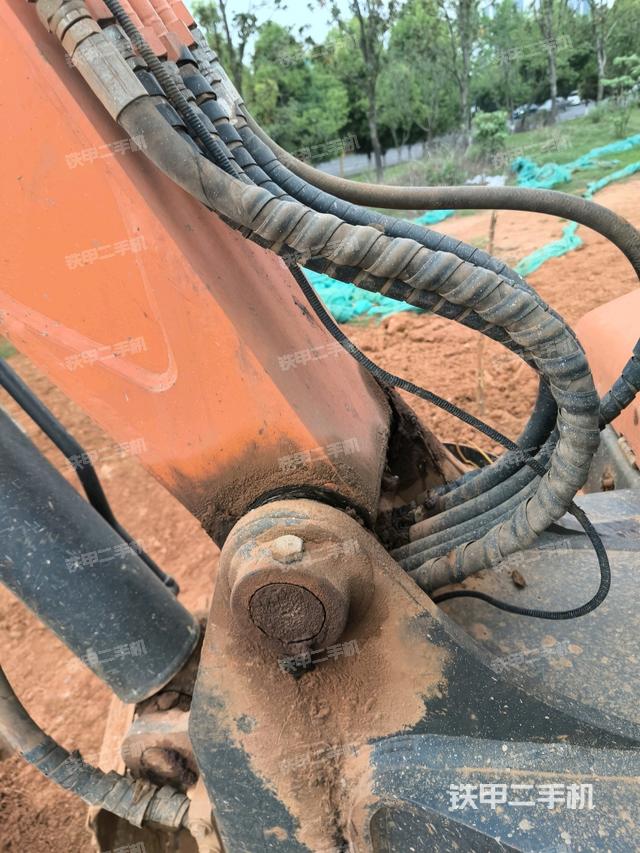 轉(zhuǎn)盤和下車架正前(工作和回轉(zhuǎn)裝置) 轉(zhuǎn)盤和下車架正前(工作和回轉(zhuǎn)裝置)