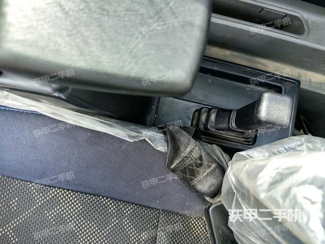 座椅右側(cè)控制臺(tái)/鑰匙門/油門/含右手柄(駕駛室部分) 座椅右側(cè)控制臺(tái)/鑰匙門/油門/含右手柄(駕駛室部分)