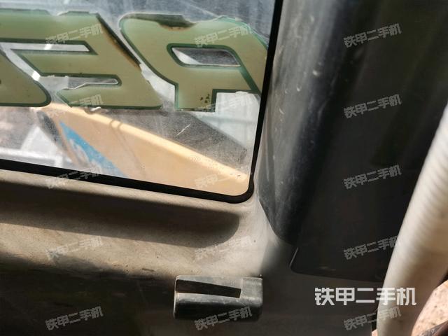 左后方玻璃角標(biāo)（駕駛室部分）