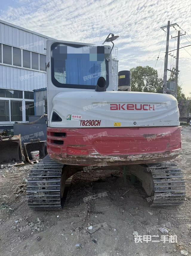 駕駛室頂部（整機外觀）