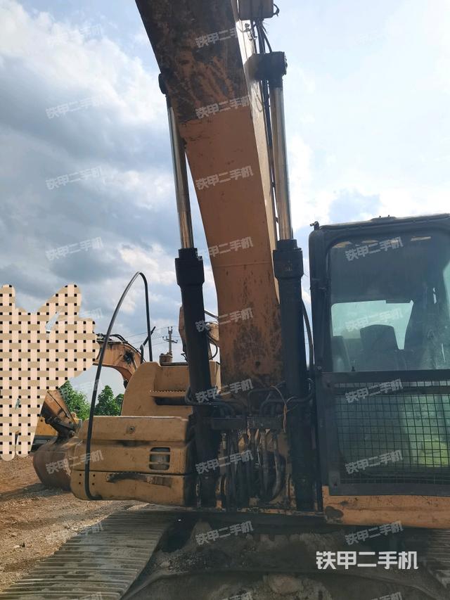 大臂油缸整體?豎拍（工作和回轉(zhuǎn)裝置）