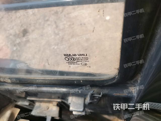 行走控制手柄和踏板?俯拍(駕駛室部分) 行走控制手柄和踏板?俯拍(駕駛室部分)