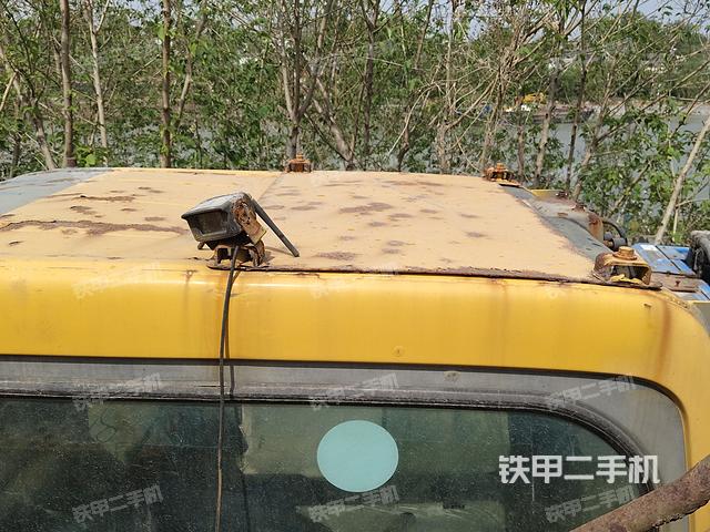 驾驶室顶部（整机外观）