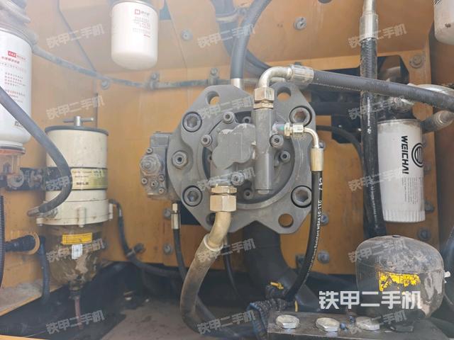 液壓泵艙室正面整體(整機(jī)外觀) 液壓泵艙室正面整體(整機(jī)外觀)